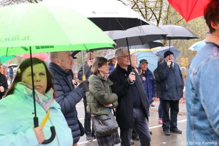Dobrodošel mamut v Kamniku je dobil svoje mesto bronasti mamut v naravni velikosti, ki stoji v Mamutovem parku (34)
